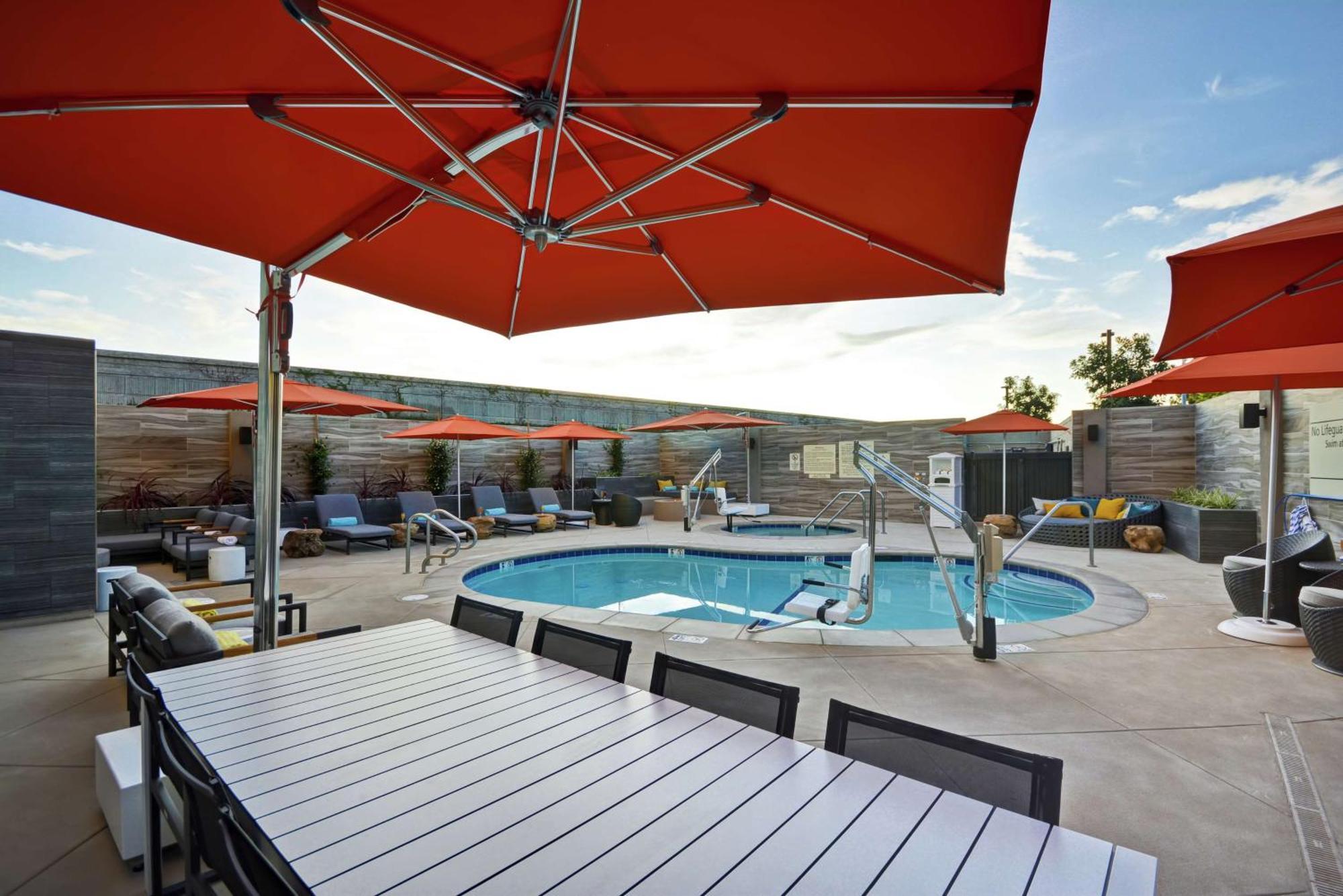 Hampton Inn & Suites Los Angeles Burbank Airport Exteriör bild